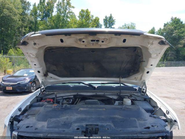 Chevrolet Silverado 2500 Work Truck Image 18