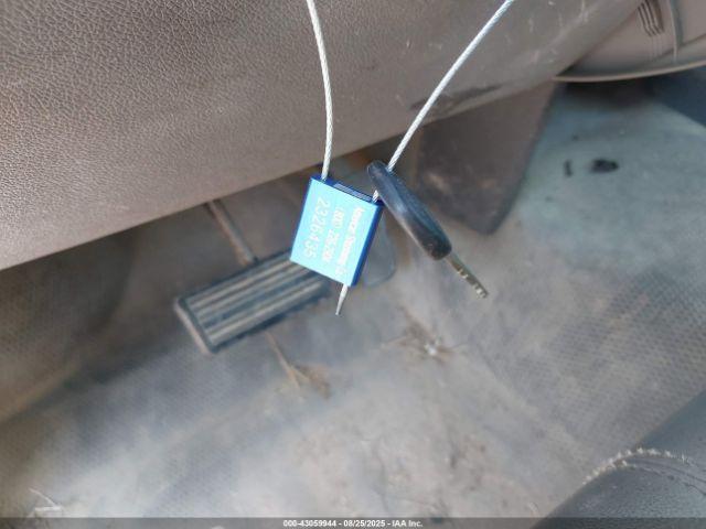 Chevrolet Silverado 2500 Work Truck Image 3