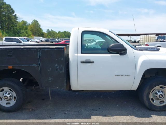 Chevrolet Silverado 2500 Work Truck Image 2