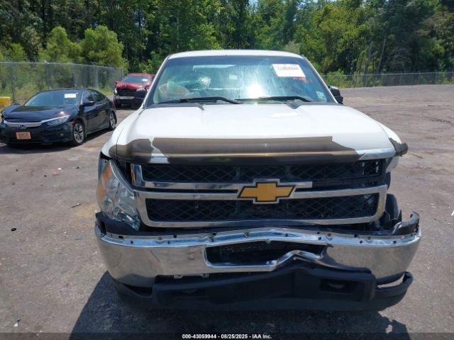 Chevrolet Silverado 2500 Work Truck Image 15