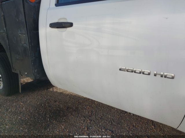Chevrolet Silverado 2500 Work Truck Image 6