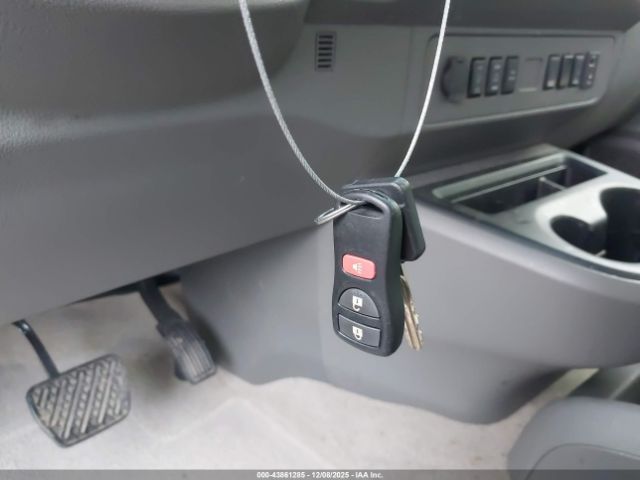 Nissan Nv Sl V8 Image 4