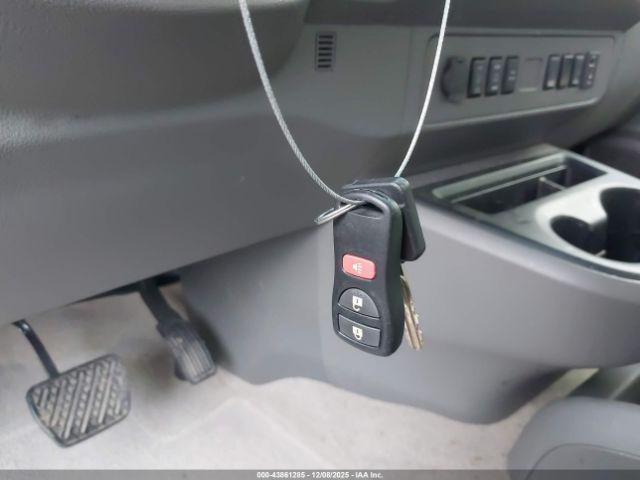 Nissan Nv Sl V8 Image 4