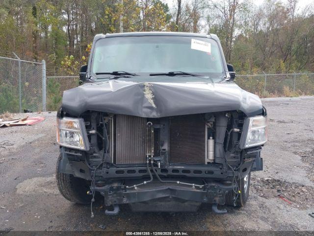 Nissan Nv Sl V8 Image 5