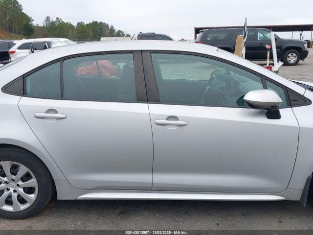 Toyota Corolla Le Image 16