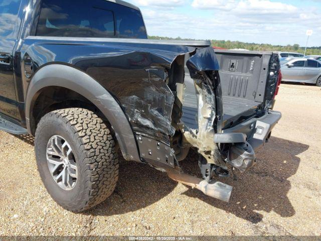 Ford F-150 Raptor Image 16