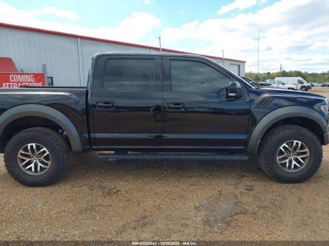 Ford F-150 Raptor Image 3