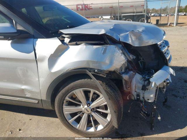 Ford Explorer Limited Image 12