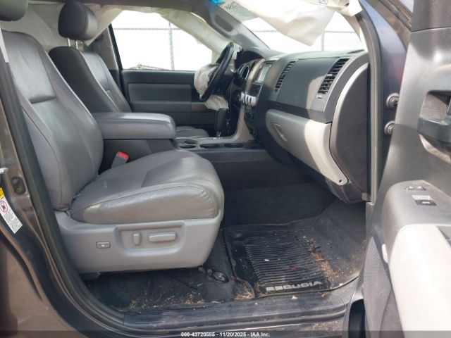 Toyota Sequoia Sr5 5.7l V8 Image 7