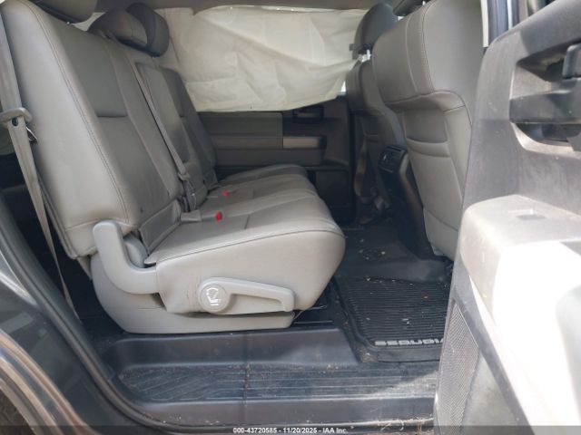 Toyota Sequoia Sr5 5.7l V8 Image 9