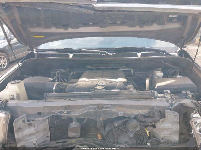 Toyota Sequoia Sr5 5.7l V8 Image 12