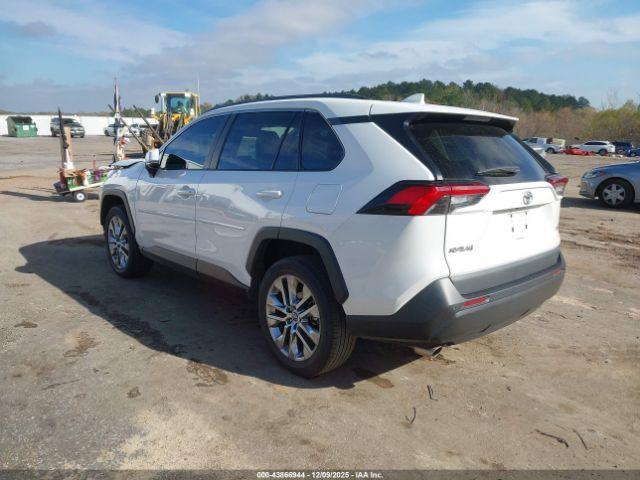 Toyota RAV4 Xle Premium Image 10