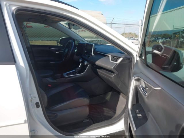 Toyota RAV4 Xle Premium Image 13