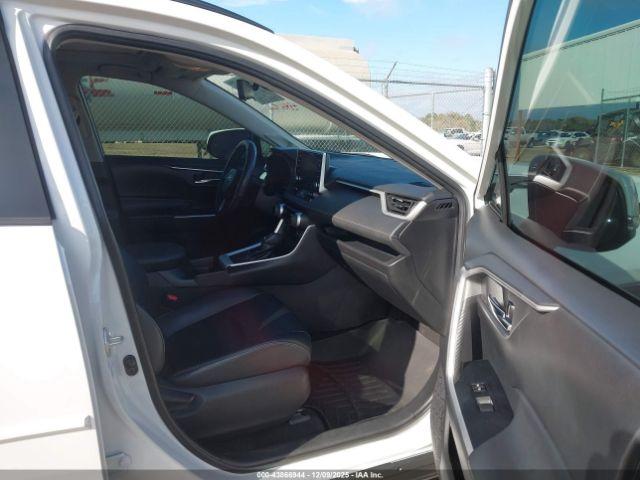 Toyota RAV4 Xle Premium Image 13