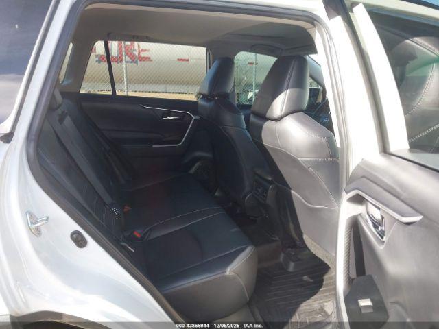 Toyota RAV4 Xle Premium Image 15