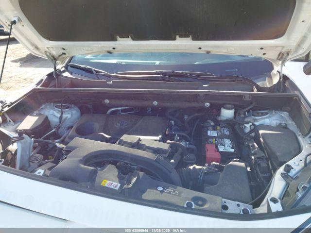 Toyota RAV4 Xle Premium Image 16