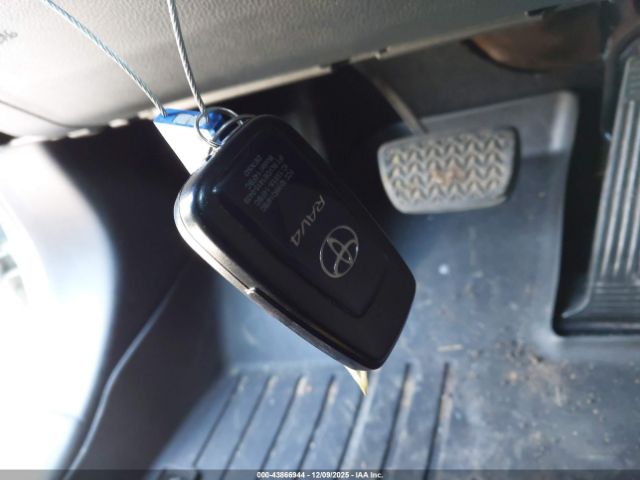 Toyota RAV4 Xle Premium Image 7