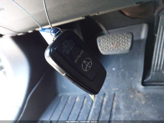 Toyota RAV4 Xle Premium Image 7