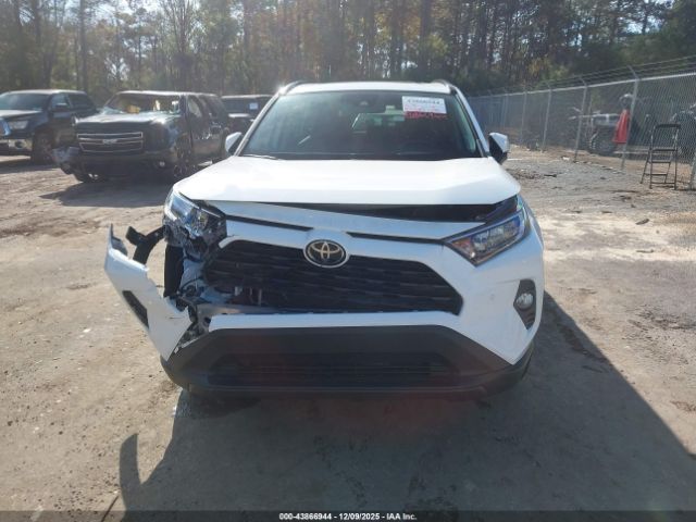 Toyota RAV4 Xle Premium Image 9