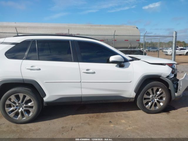 Toyota RAV4 Xle Premium Image 6