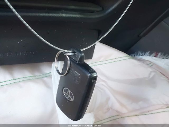 Toyota Avalon Xle Touring Image 5