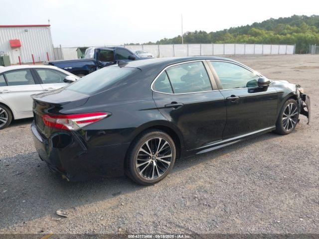 Toyota Camry Se Image 11