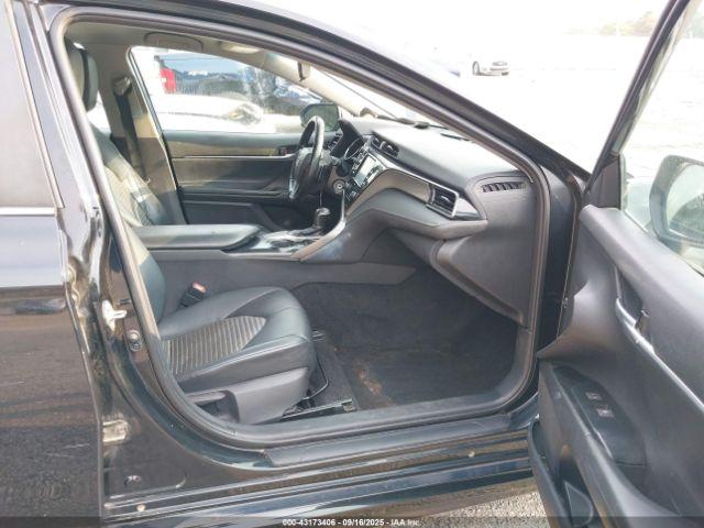 Toyota Camry Se Image 14