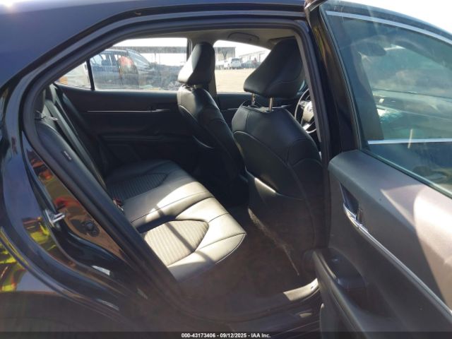 Toyota Camry Se Image 4