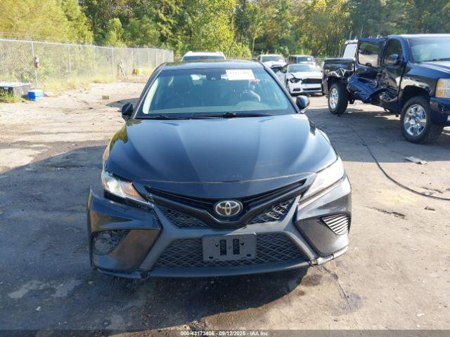 Toyota Camry Se Image 10