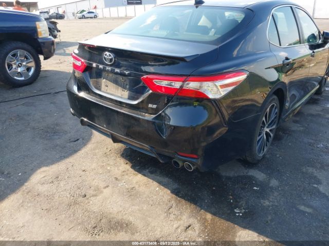 Toyota Camry Se Image 5