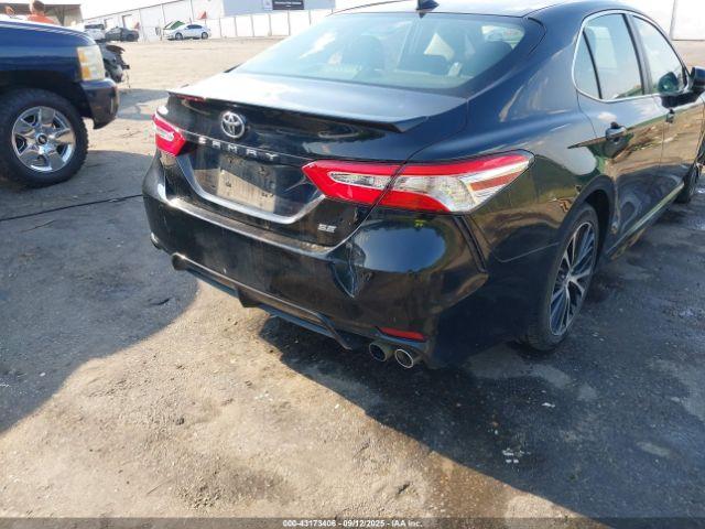 Toyota Camry Se Image 5