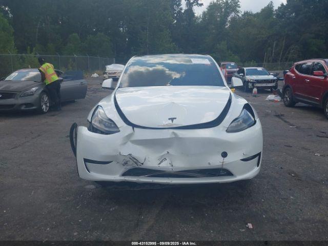 Tesla Model Y Performance Dual Motor All-wheel Drive Image 16