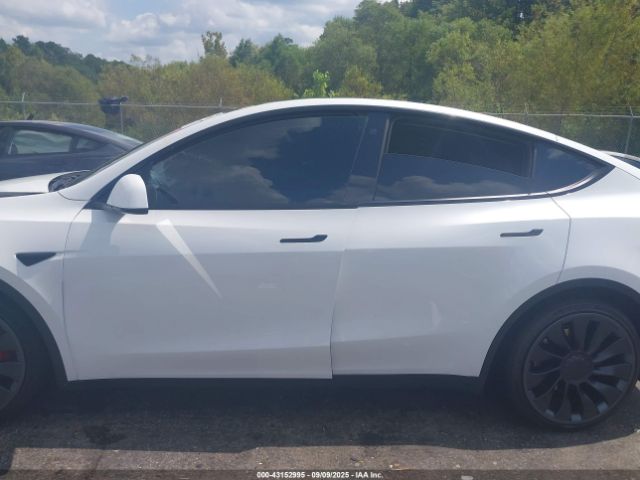 Tesla Model Y Performance Dual Motor All-wheel Drive Image 9