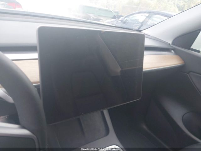 Tesla Model Y Performance Dual Motor All-wheel Drive Image 11