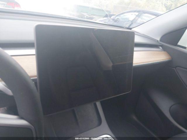 Tesla Model Y Performance Dual Motor All-wheel Drive Image 11