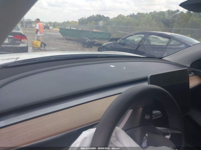 Tesla Model Y Performance Dual Motor All-wheel Drive Image 13