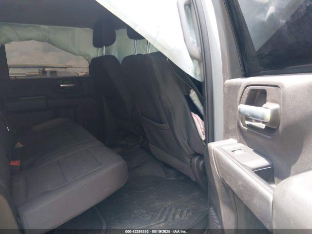 Chevrolet Silverado 2500 Image 10