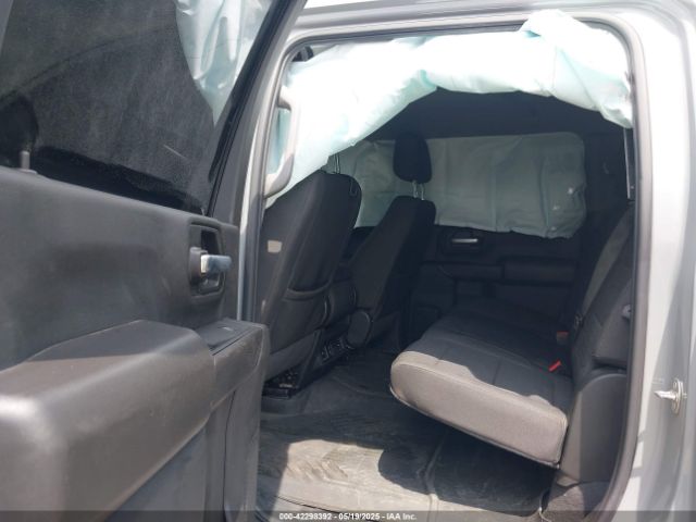 Chevrolet Silverado 2500 Image 6