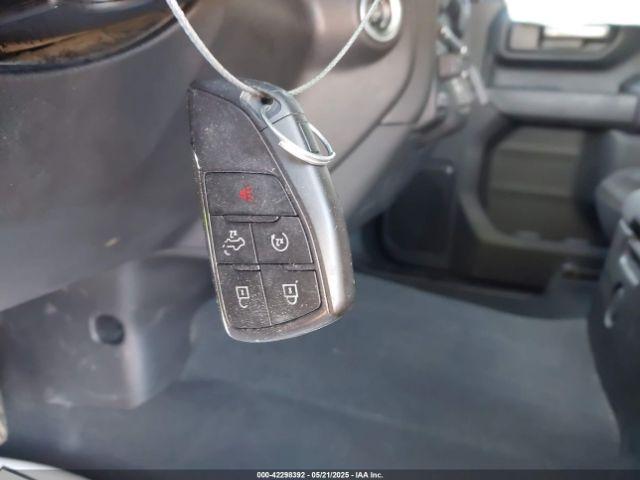 Chevrolet Silverado 2500 Image 2