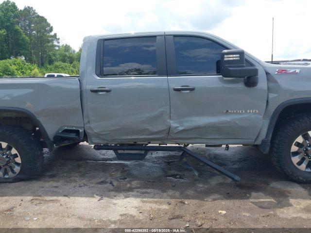 Chevrolet Silverado 2500 Image 14