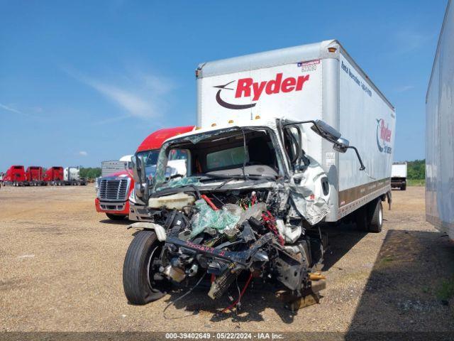 Freightliner M2 106 Image 2