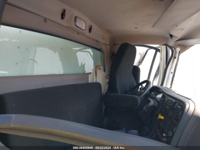 Freightliner M2 106 Image 10