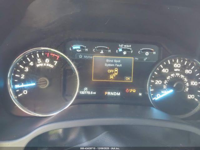 Ford F-150 Lariat Image 12