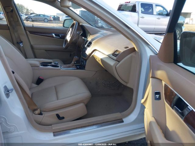 Mercedes-Benz C-Class Luxury 4matic Image 2