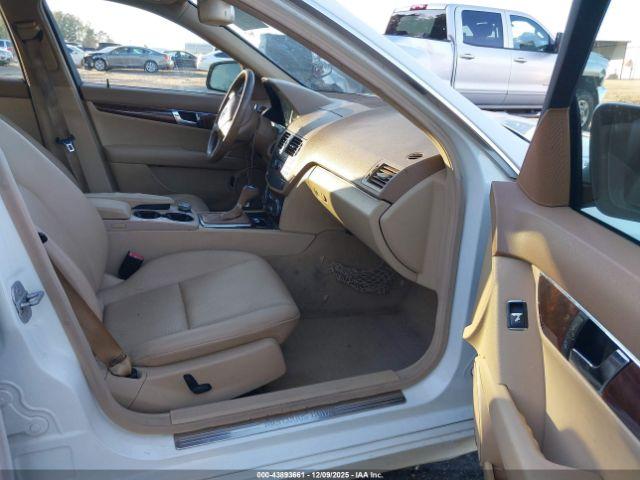 Mercedes-Benz C-Class Luxury 4matic Image 2