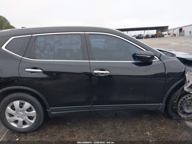 Nissan Rogue S Image 4