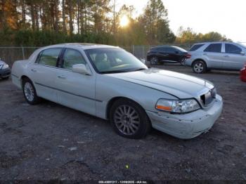  Salvage Lincoln Towncar