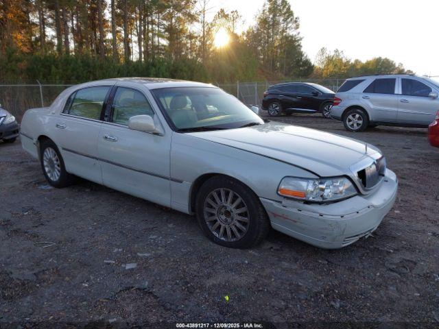  Salvage Lincoln Towncar
