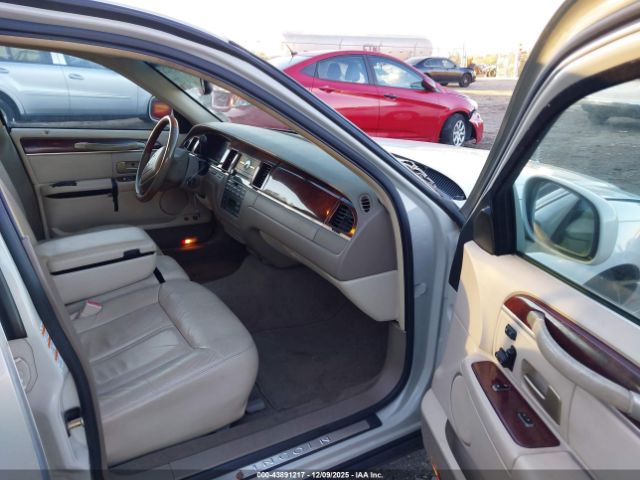 Lincoln Towncar Ultimate Image 2