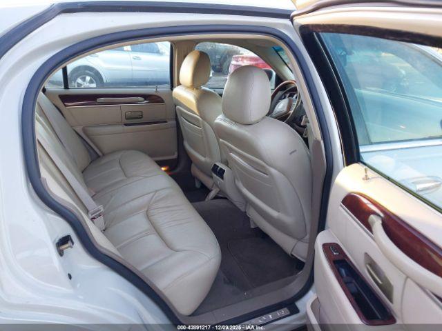 Lincoln Towncar Ultimate Image 10